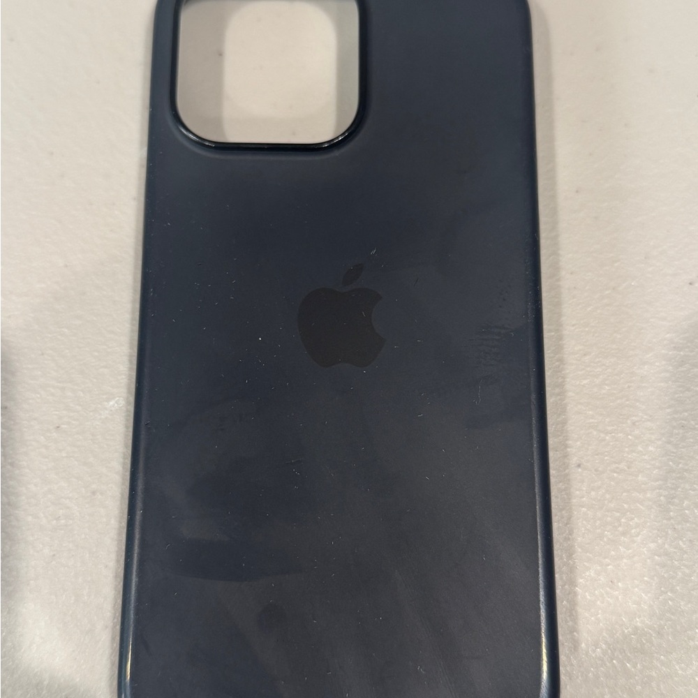 Apple Silicone Case with MagSafe for iPhone 15 Pro Max